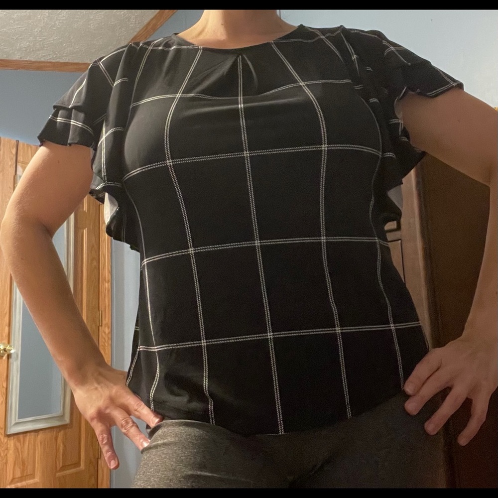 Liz Claiborne flutter sleeve Top